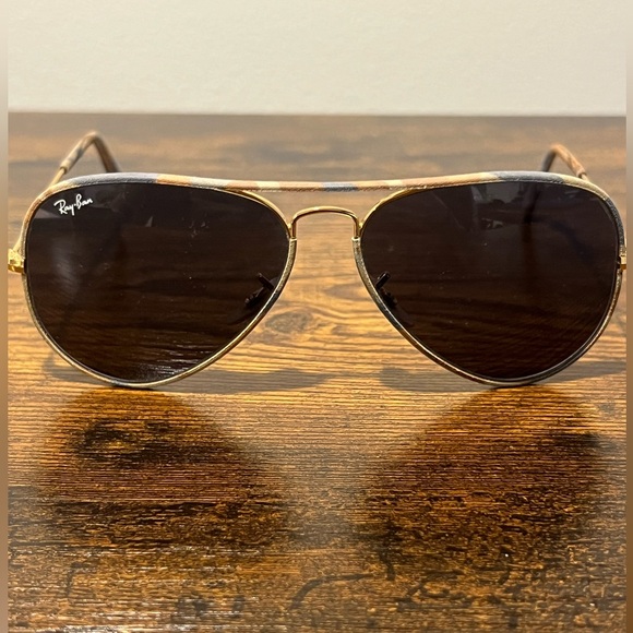 Ray-Ban Classic Aviator Sunglasses - Picture 1 of 9